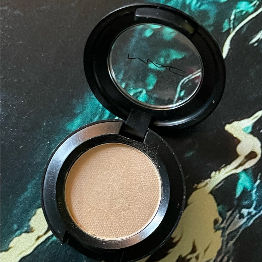 MAC Ricepaper (frost) Eyeshadow
